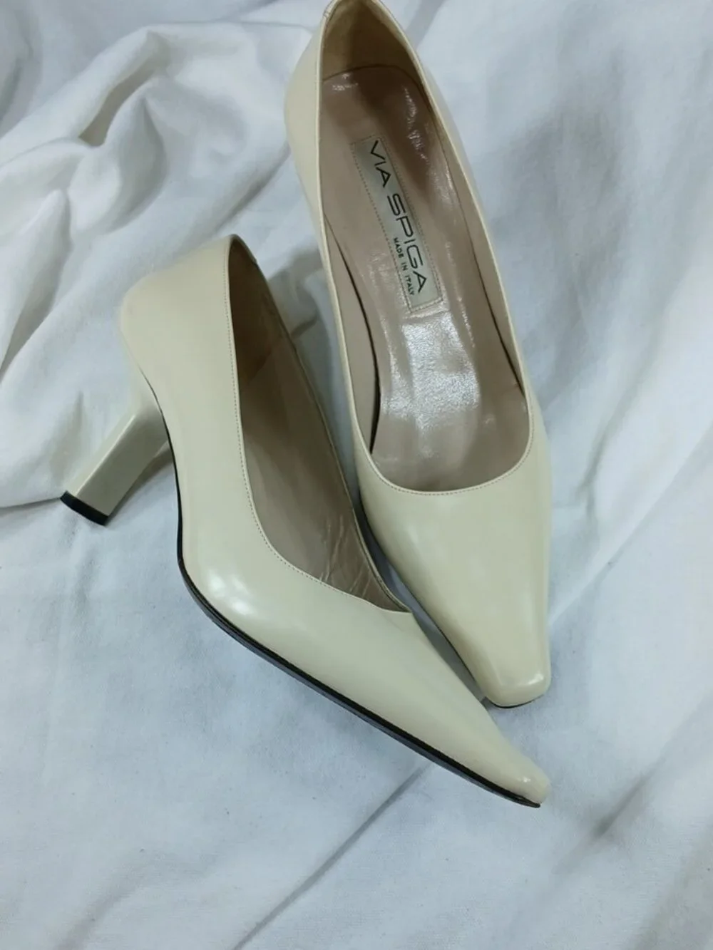 Via Spiga Ivory Pointed Toe Leather Pumps